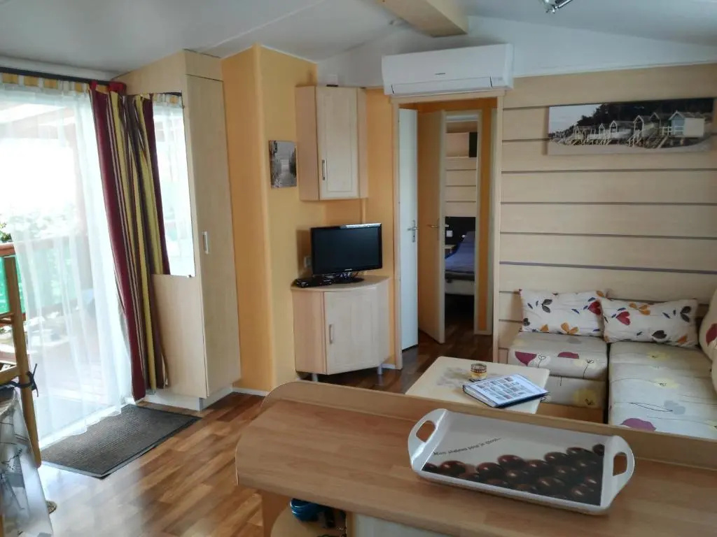 Voir la photo 2 — MOBIL HOME 43 dans Camping 4 Etoiles
