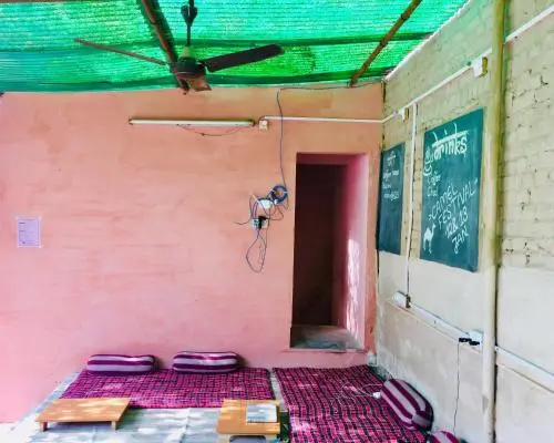 saffron guest house & hostel
