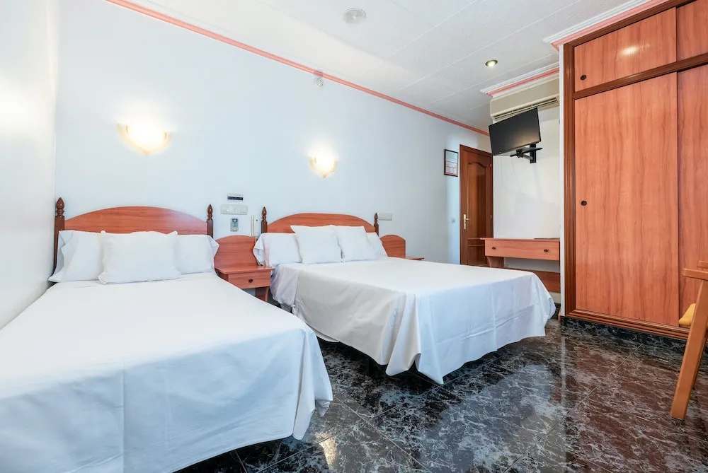 Classic Double room (full double bed)