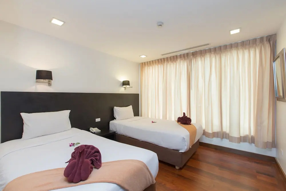 The Palms, Kamala Beach
