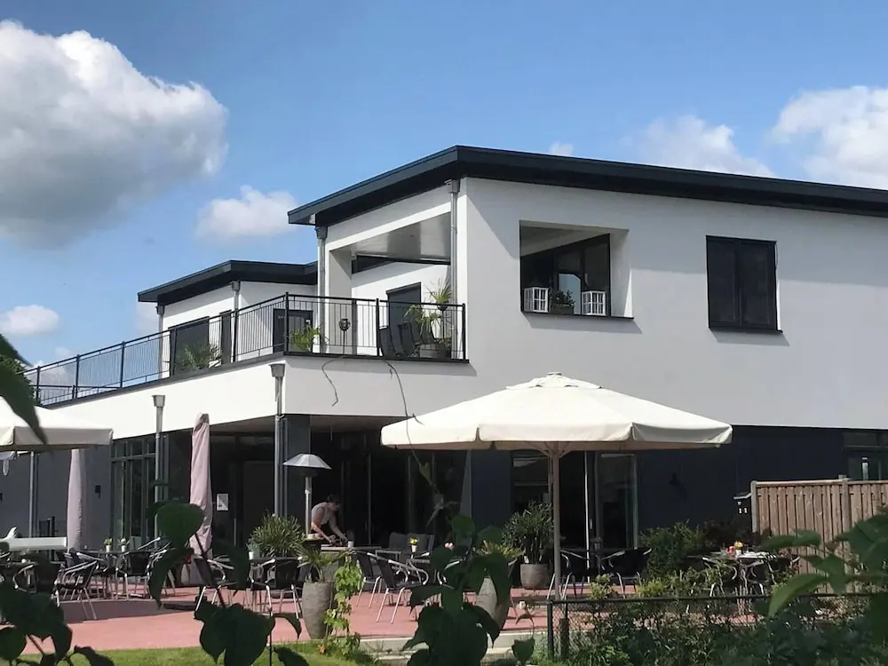Holiday Home for Rent Near Swimming Pool and Golf Course