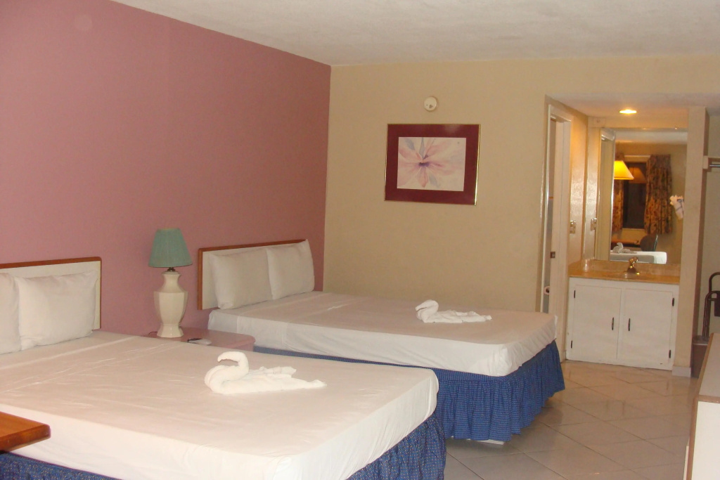 Sevilla Inn - Near Medieval Times — 2