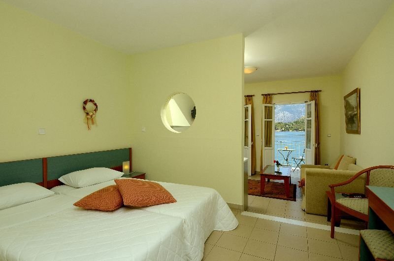 Omirikon Hotel 3 *
