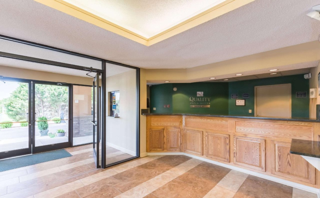 Lobby & Reception