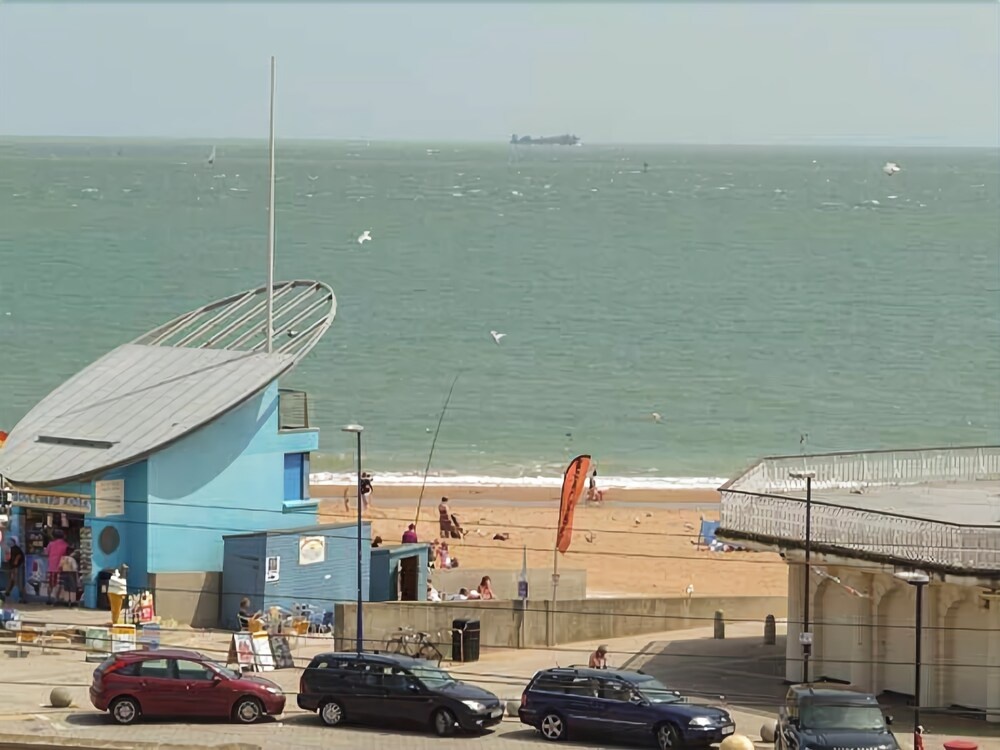 Beach & Waterfront