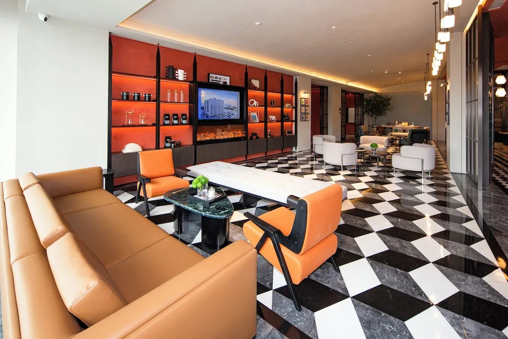 Lobby & Reception