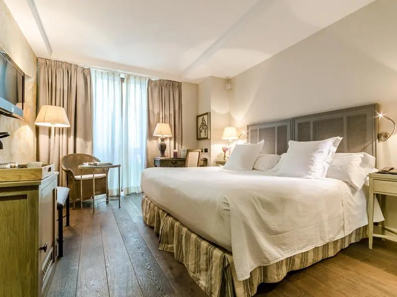 Deluxe Double room (full double bed)