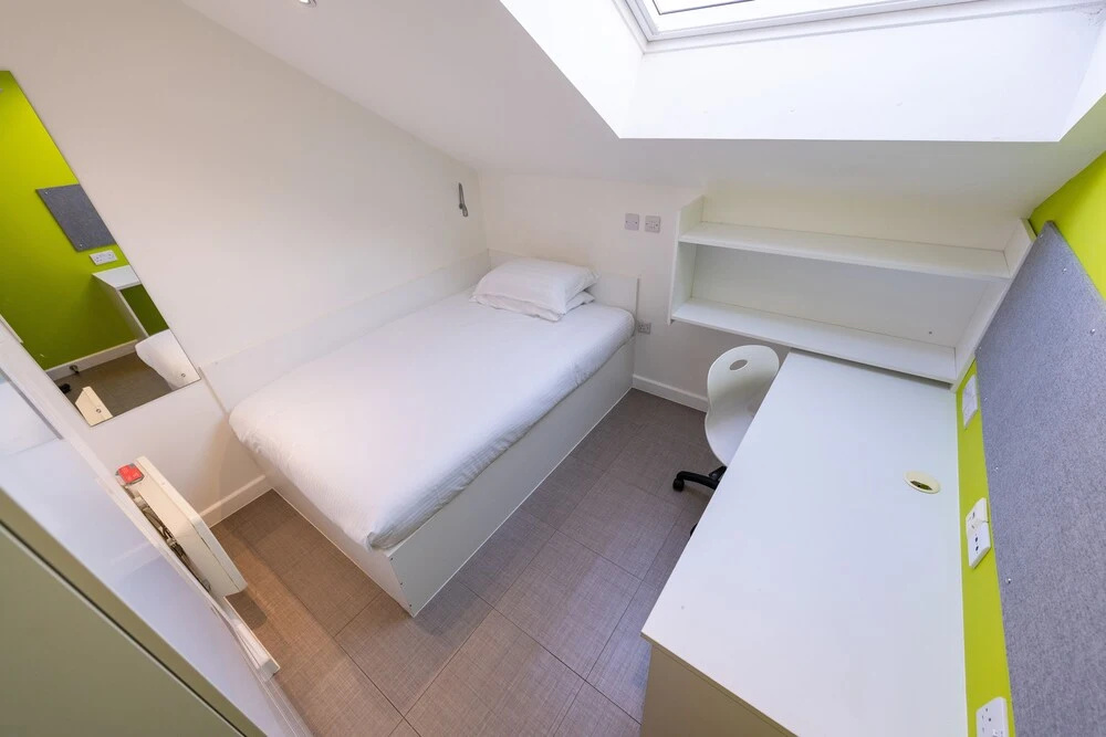 2 Bedrooms Sextuple Apartment