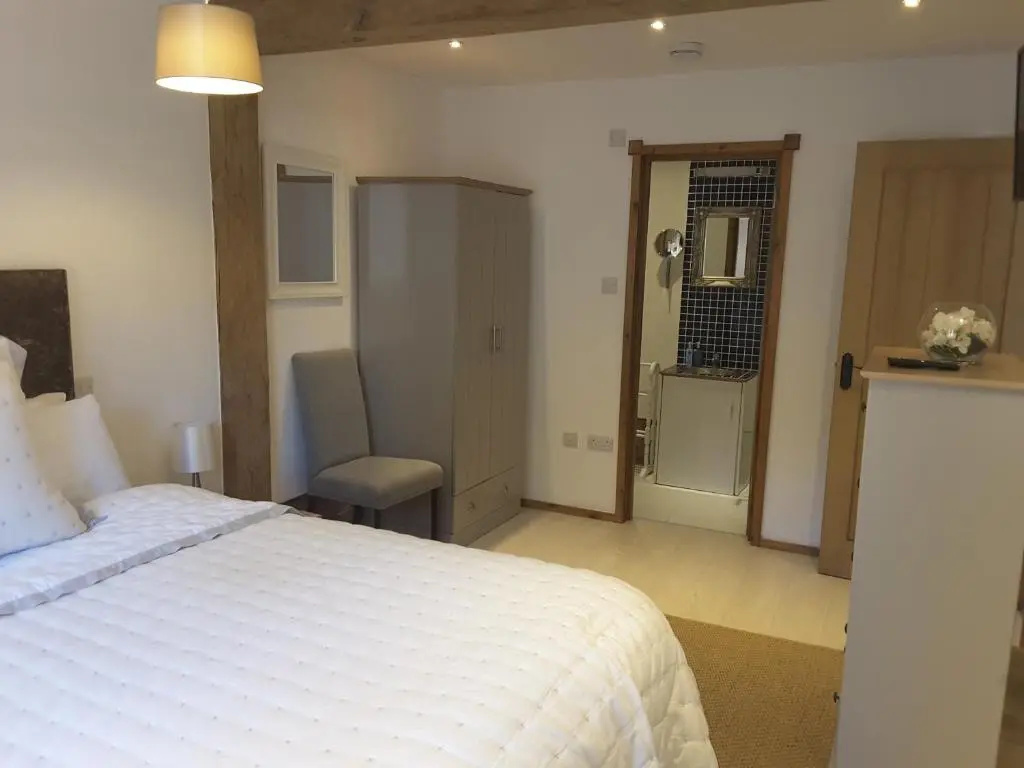 3 Bedrooms Cottage