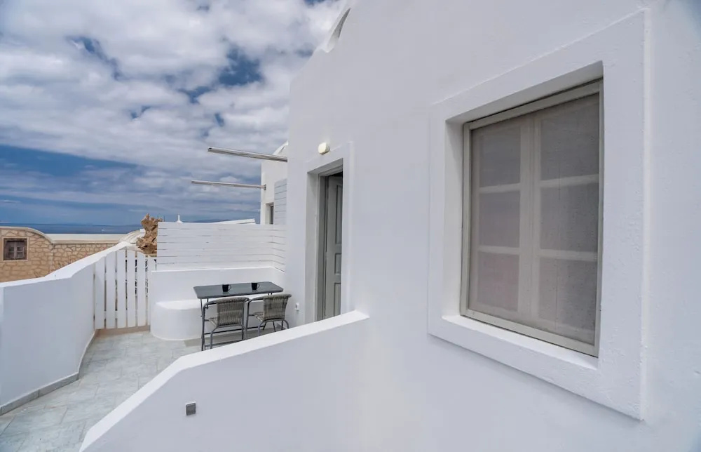 Oia's Square Residences