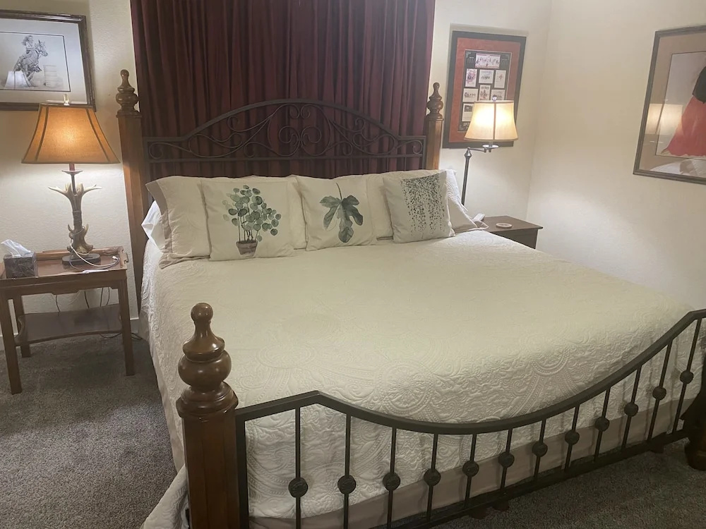 Double Basement Cottage (full double bed)