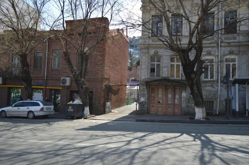 Old Tbilisi Partment Near Funicular