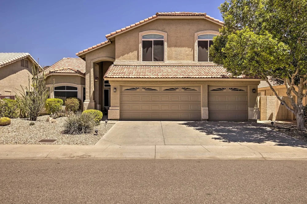 Boat Dock, Game Room! Lakefront Glendale Getaway