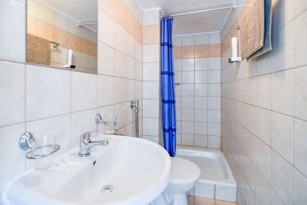 Standard Double room with river view (full double bed)