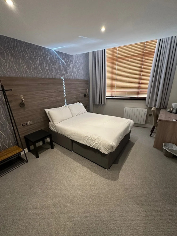 Deluxe Double room (full double bed)