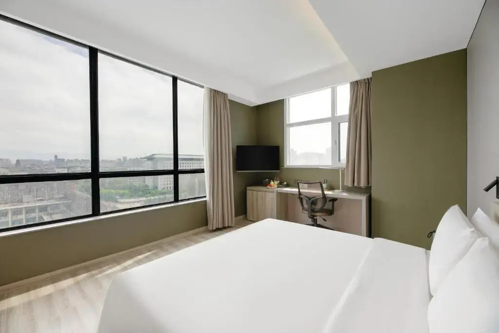 Superior Double room with city view (full double bed)