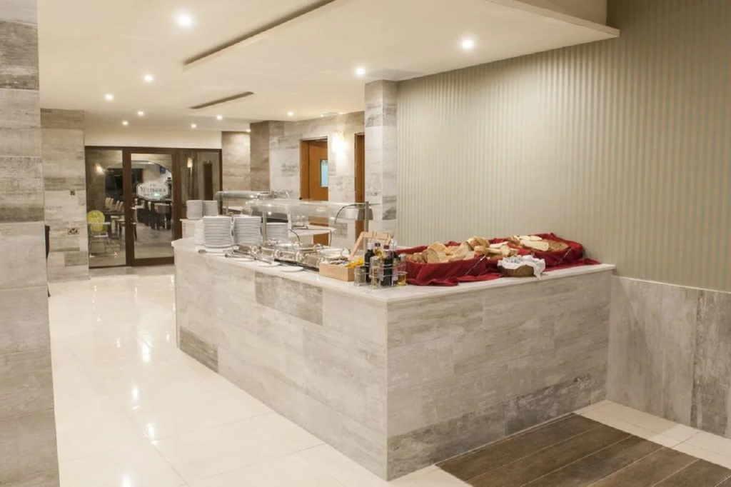 Lobby & Reception