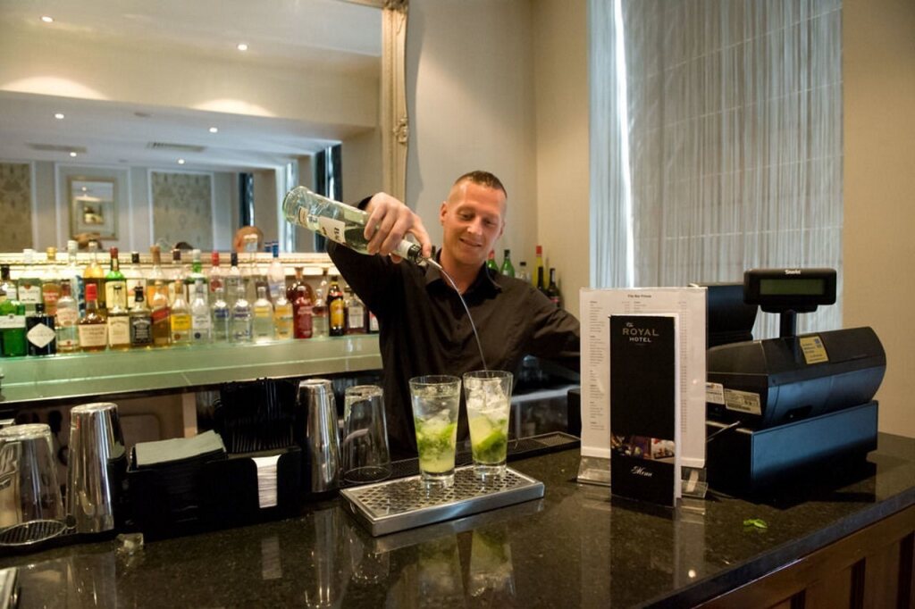 Royal Hotel - 11