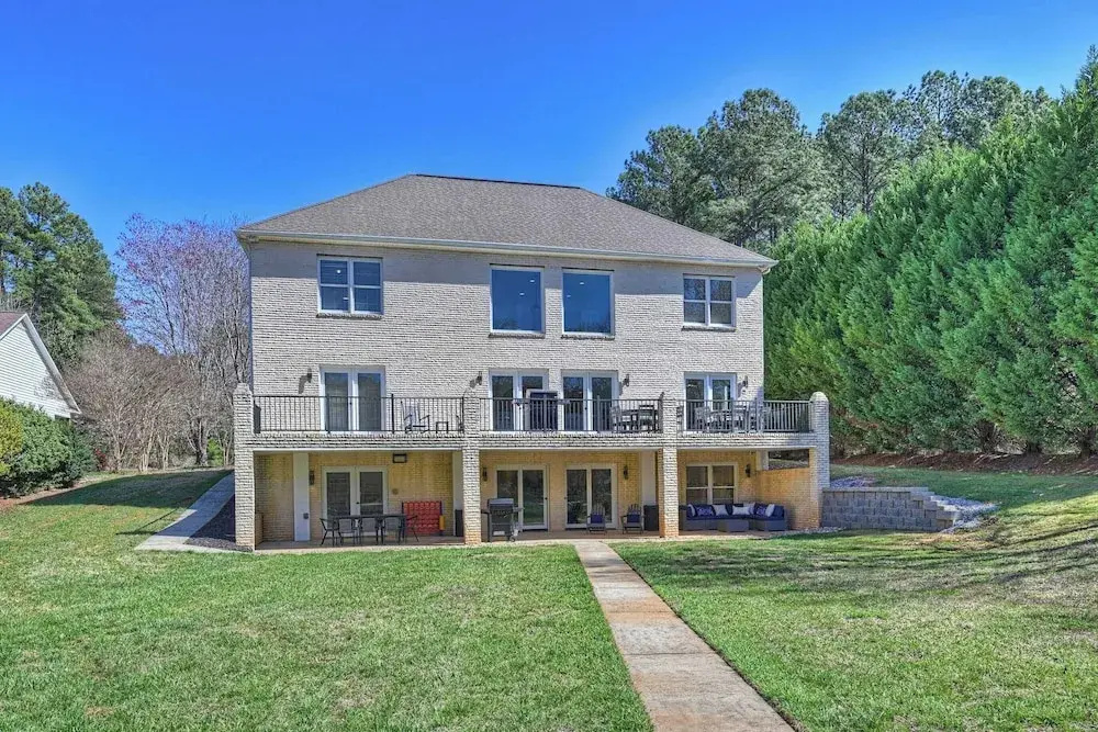 Knotty Pines by Avantstay Lake Views, Renovated