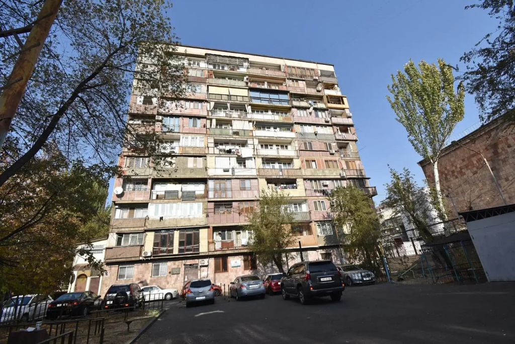 Yeznik Koghbatsi - Amiryan crossroads 1 bedroom comfy apartment with Balcony KO100