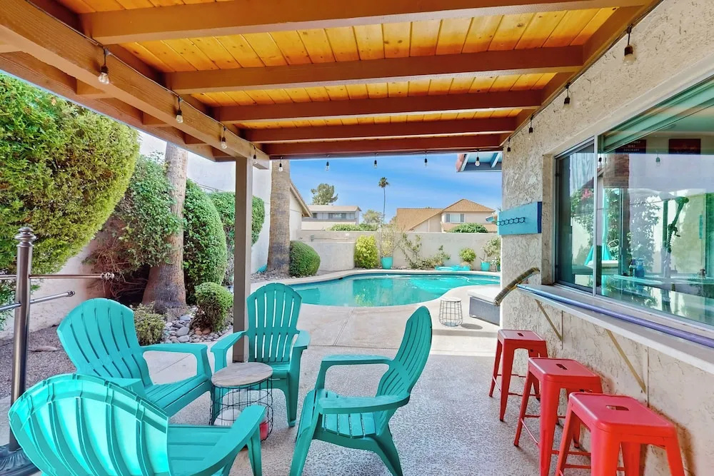 3BR House w/ Private Pool & Gas Grill
