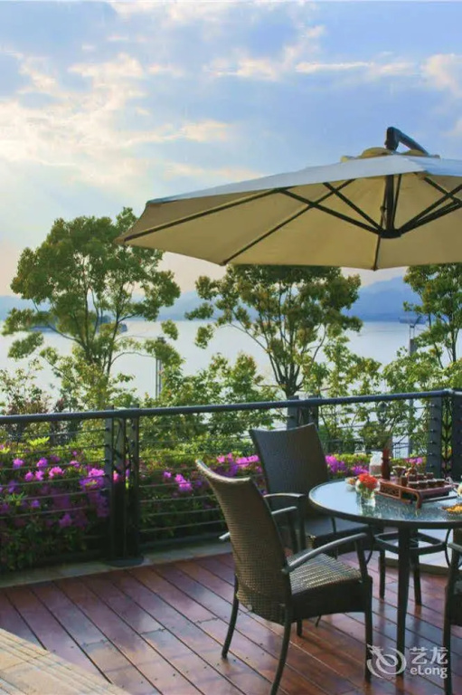 Balcony & Terrace