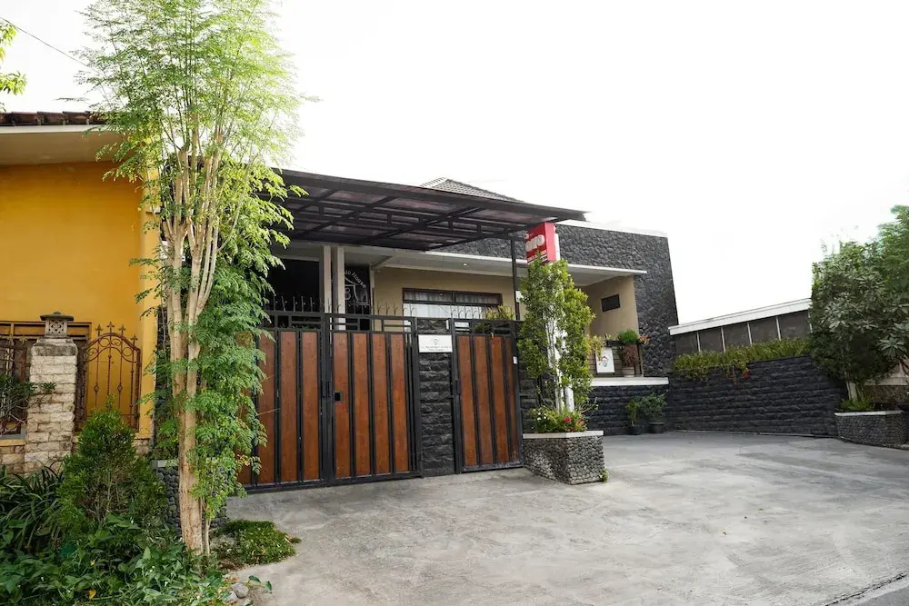 Erna's House Solo by OYO Rooms