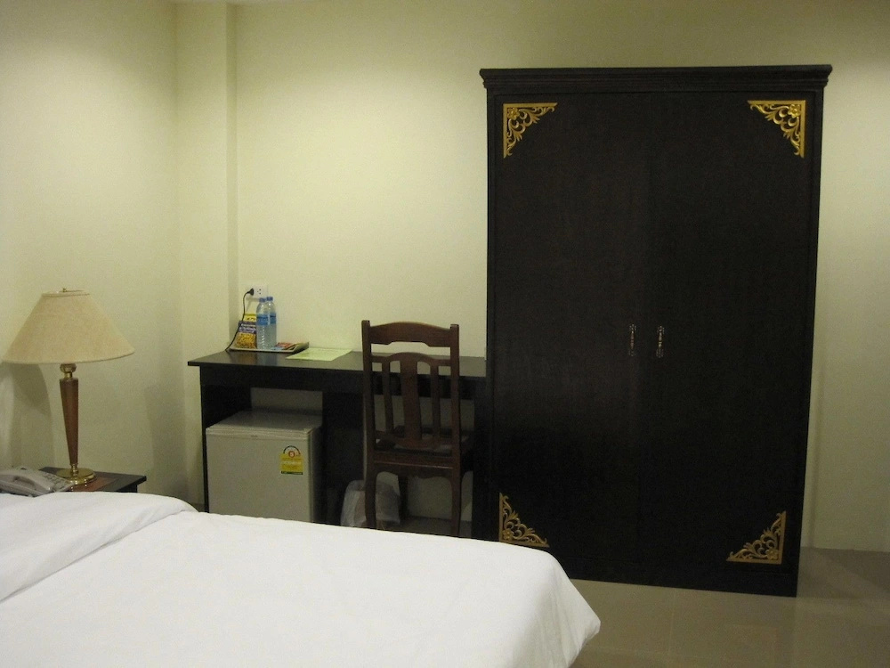 The Bang Khun Phrom Suites - Chambres
