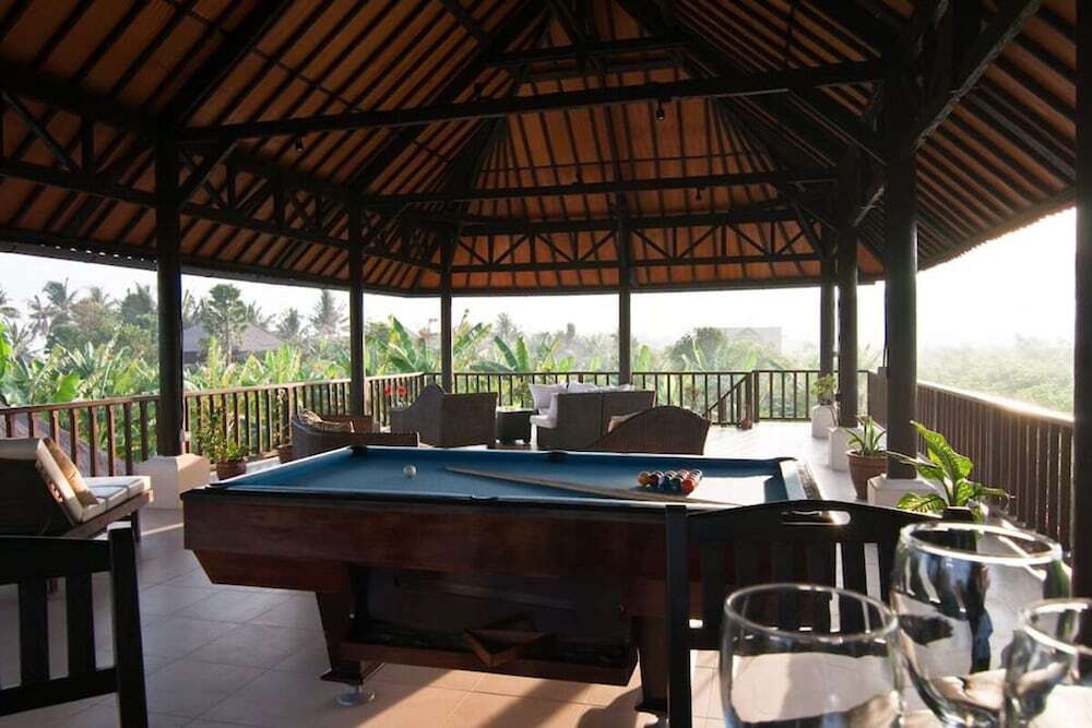 Отель Villa Beranda, Open Stylish Villa, With Staff, By The Beach In Lovina, Bali, фото 6