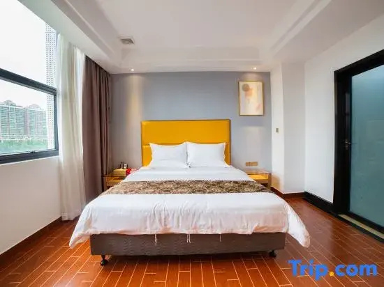 Standard Double room with river view (full double bed)