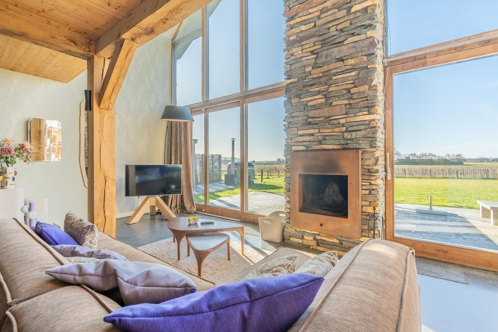 Modern 6-person Villa With Private Hot Tub - Near Beach & Nature
