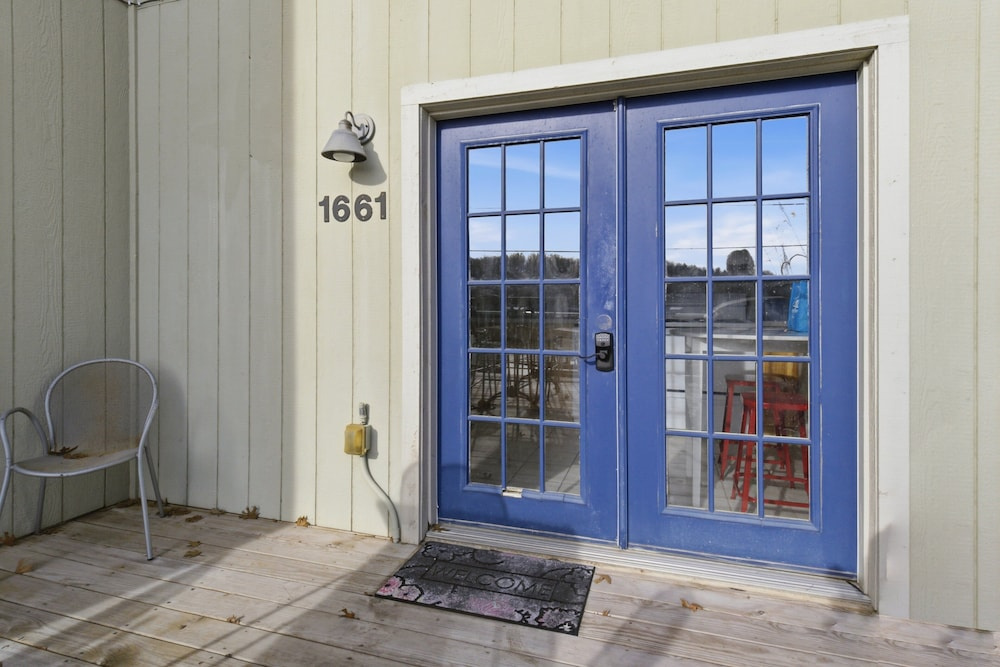 Charming Lakefront House Near Shorty Pants at 21mm