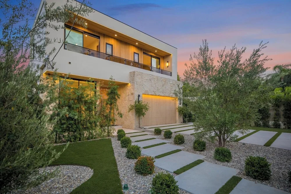 Amestoy Modern: Stunning 4BR Estate With Theater & Gym