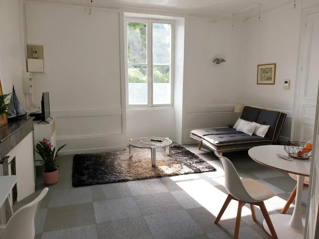 Joli T2 Centre Ville Avec Cour, Climatisation et Fibre