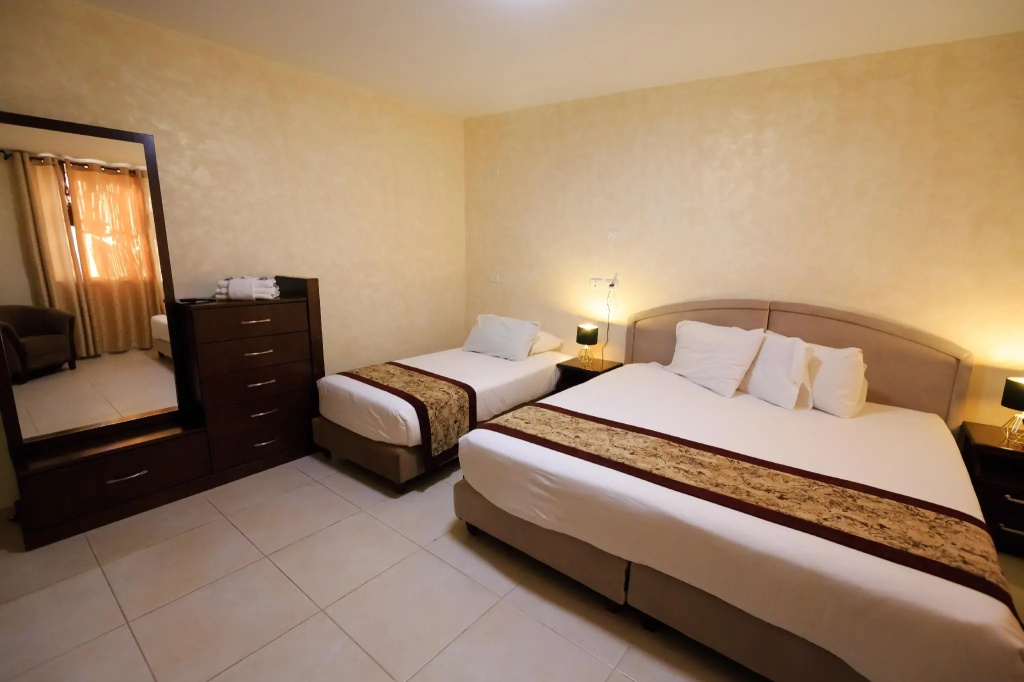 Standard Triple room