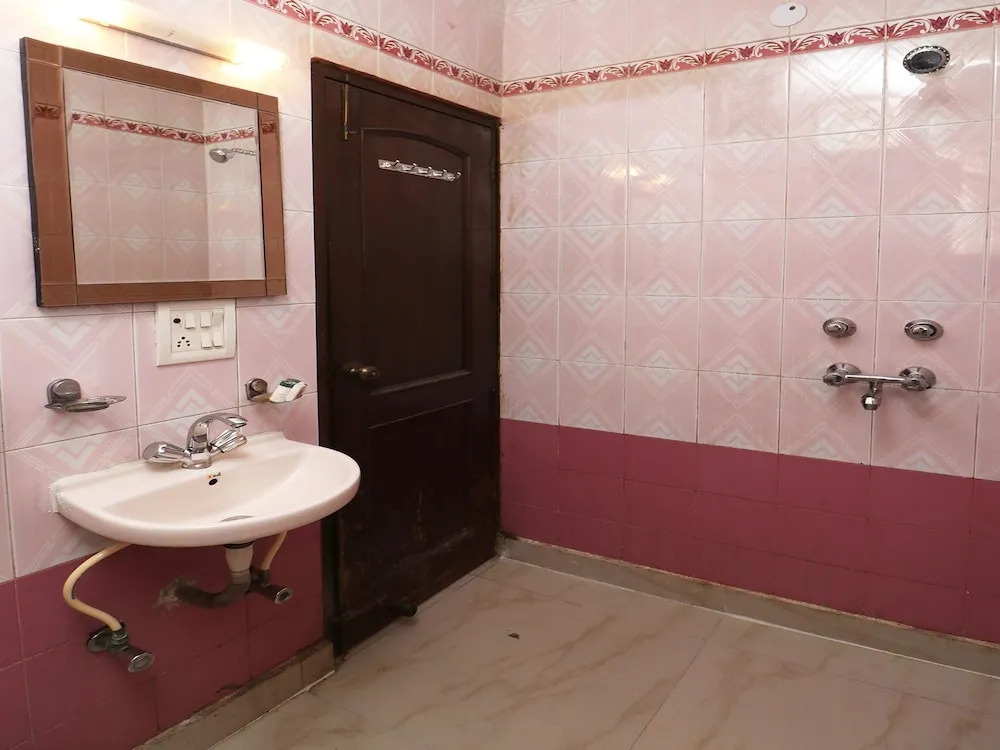 Двухместный номер Standard двуспальная кровать в OYO 10583 Hotel Amigo