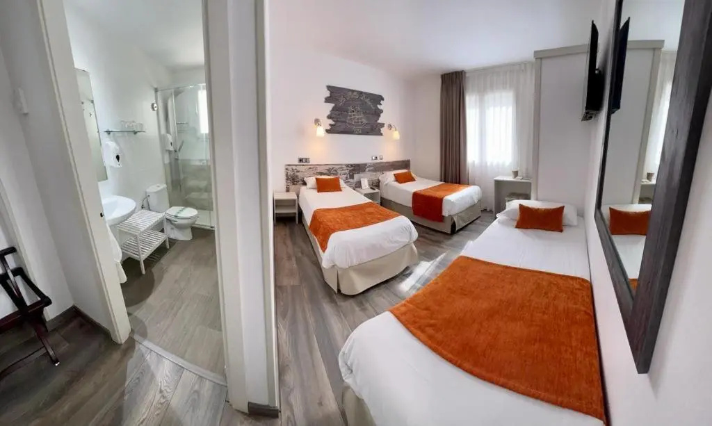 Standard Triple room