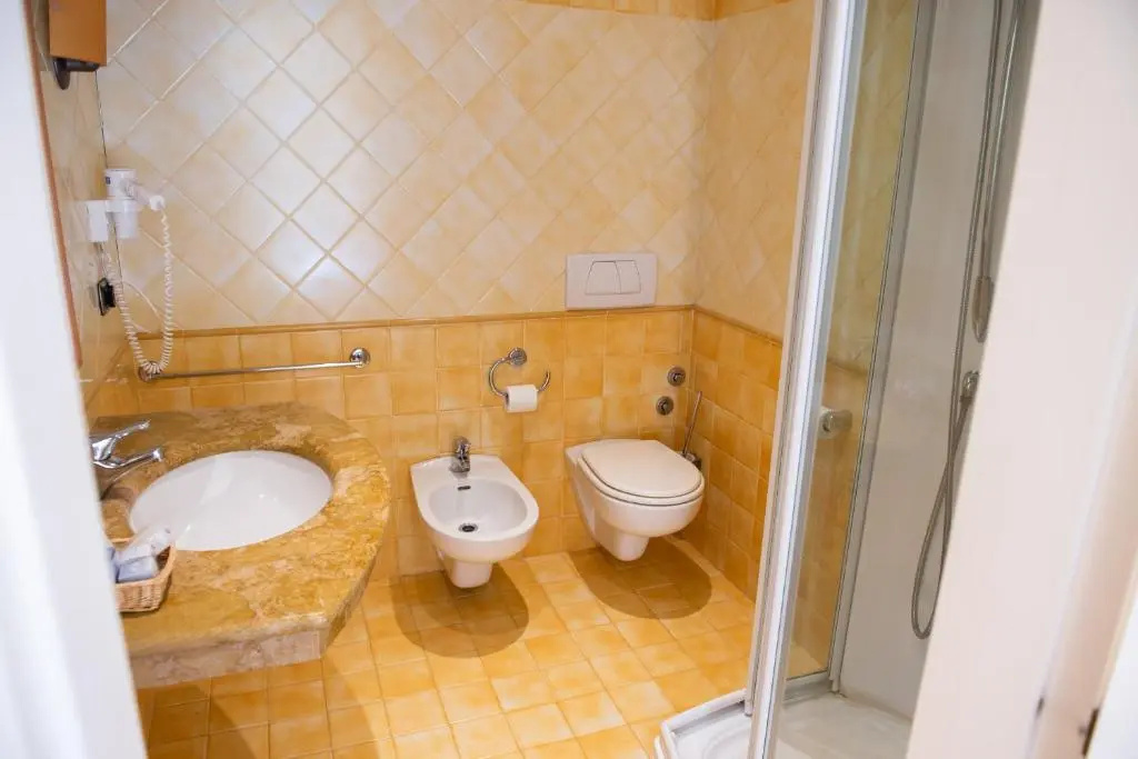 Standard Triple room