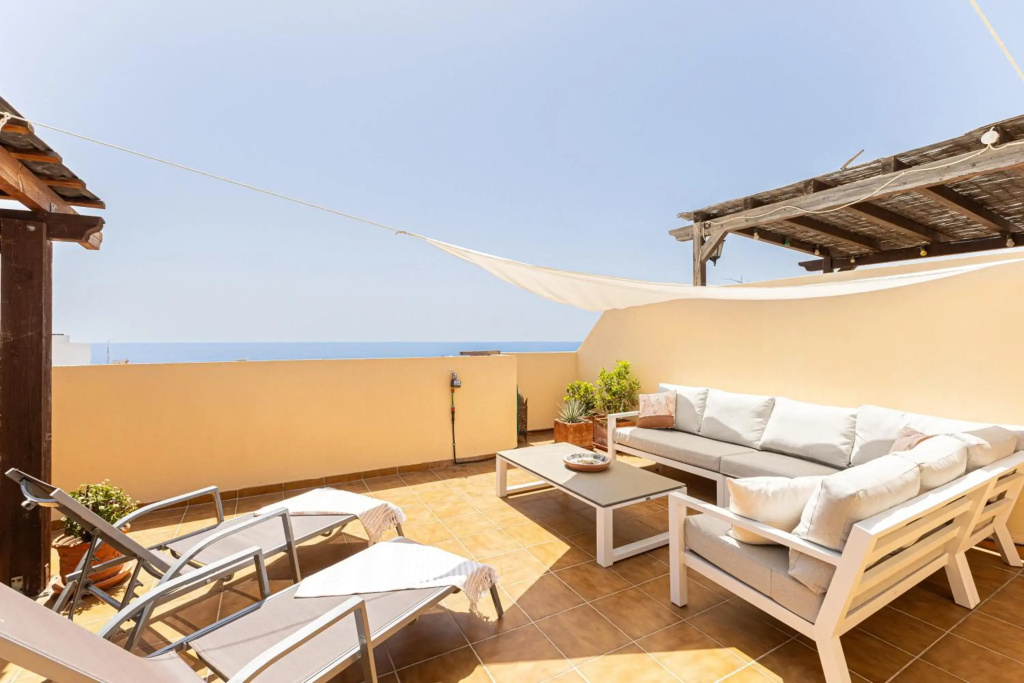 3 bedroom apartment with private rooftop terrace