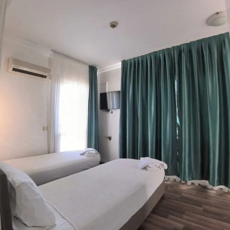 2 Bedrooms Standard Quadruple Family room with balcony and with sea view