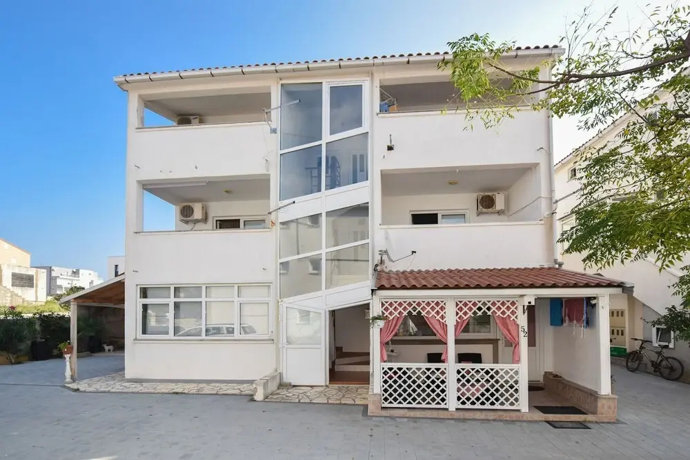 Danka - Free Parking and Grill - A1