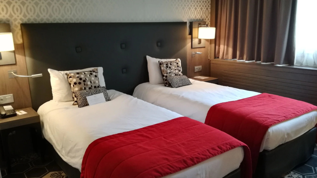 Mercure Orange — 3