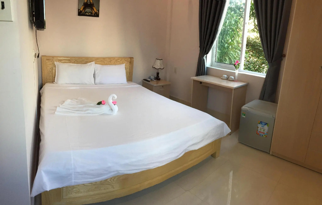 Deluxe Double room (full double bed)