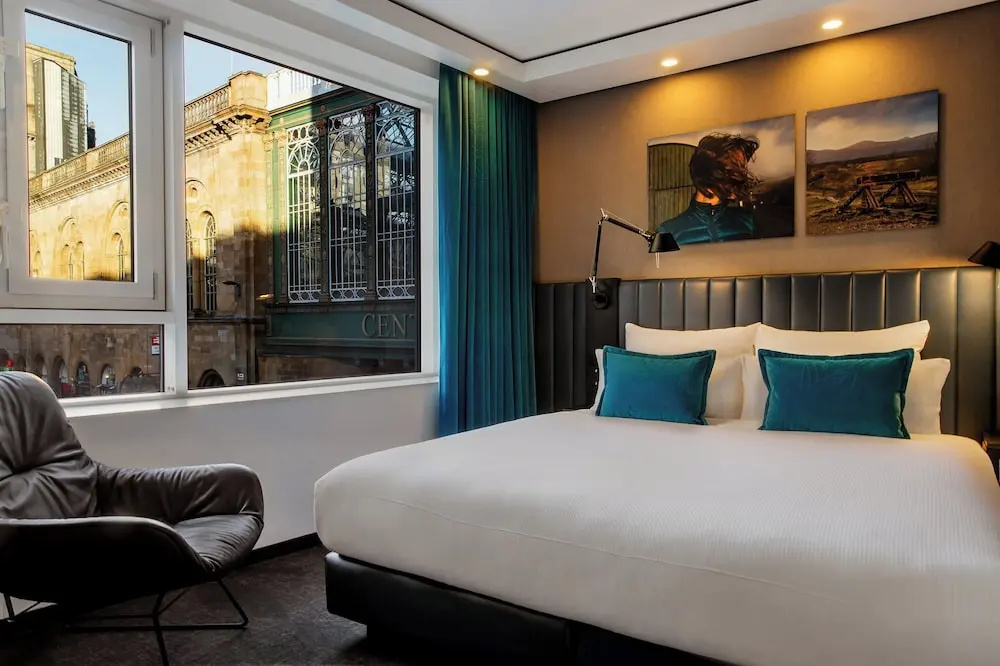 Motel One Glasgow - Tap to explore photos