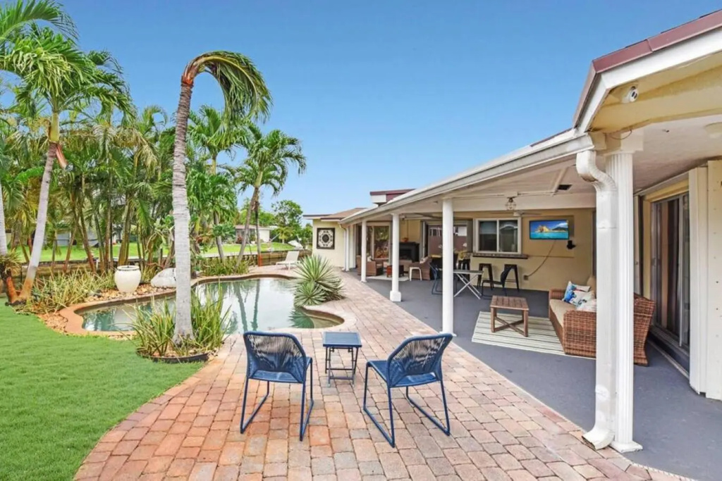 Private pool and canal home with Office space