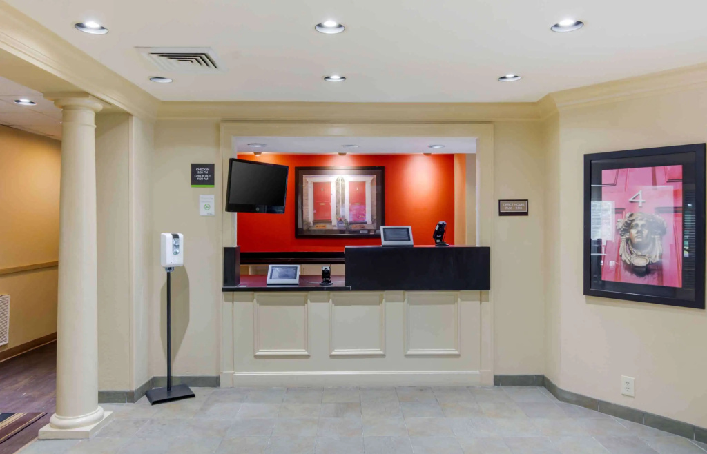 Lobby & Reception