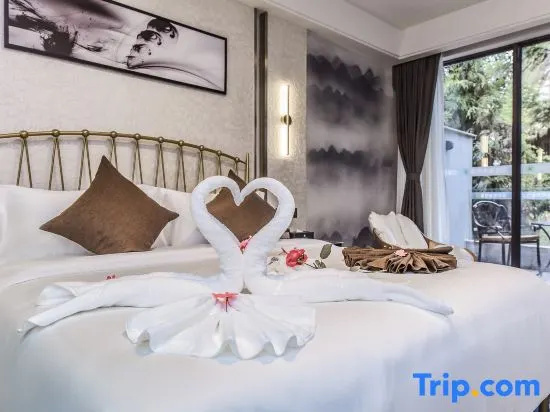 Standard Double room with balcony (full double bed)