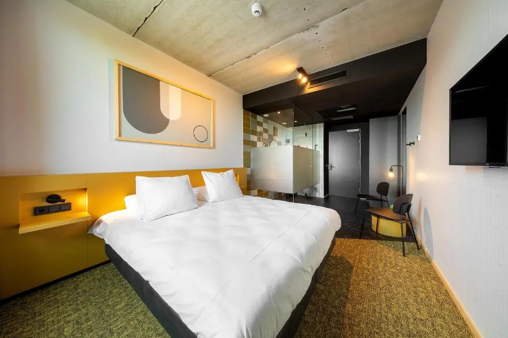 Deluxe Double room (full double bed)