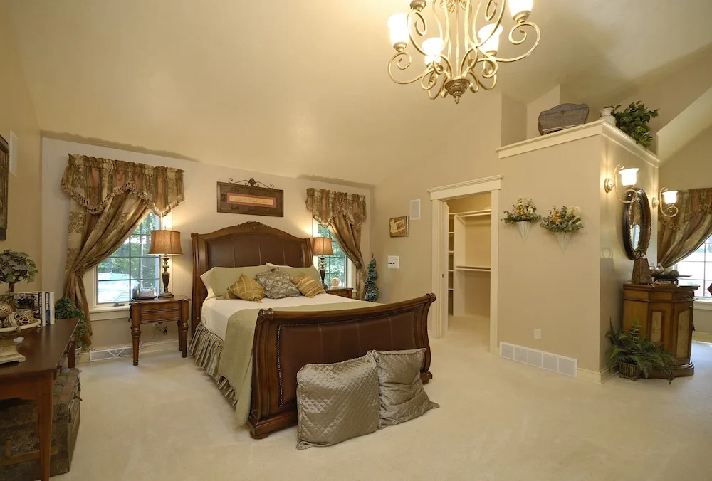 Luxury Double Suite full double bed