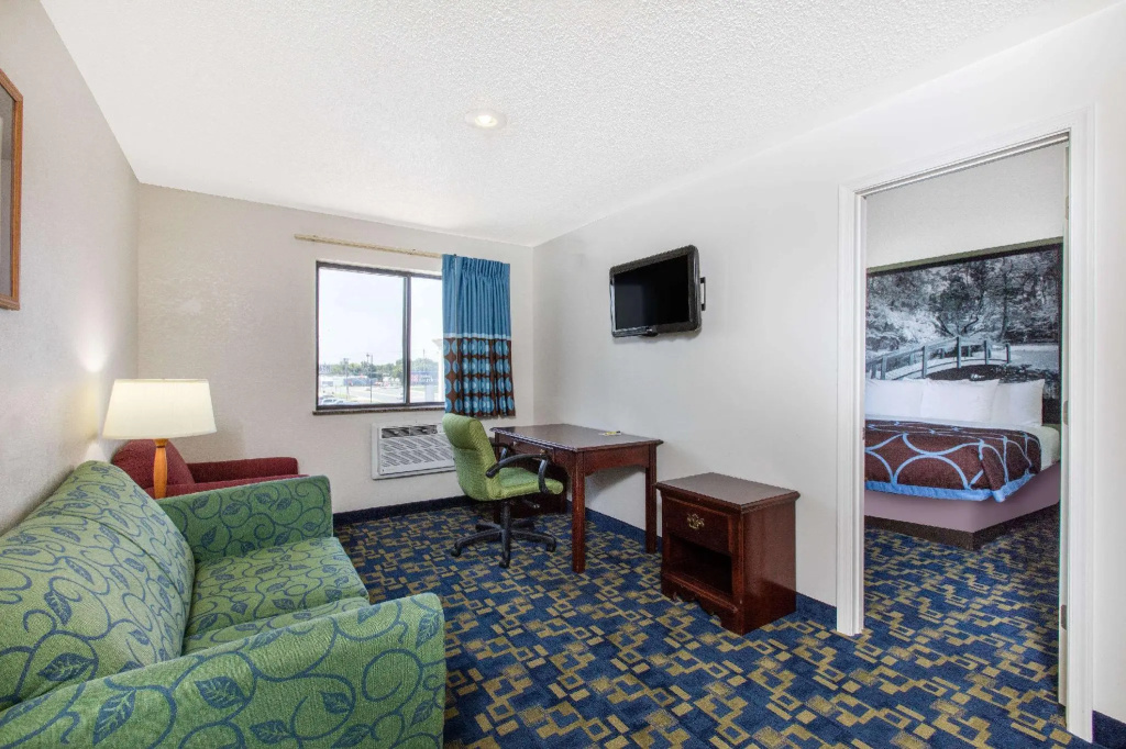1 Bedroom Double Suite (full double bed)